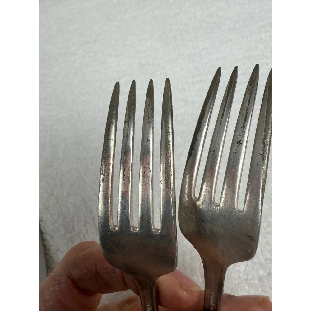 Oneida Comm. Tudor Plate Fortune pattern 2 Grille forks & 1 Master butter knife